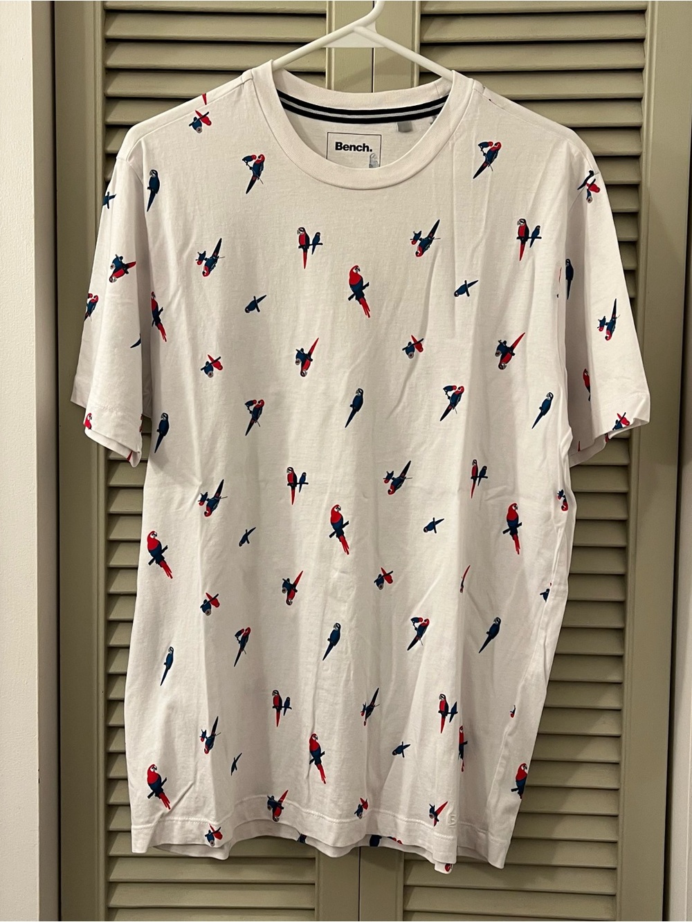 Bench White Short-Sleeve T-Shirt with Red and Blue Parrot Print